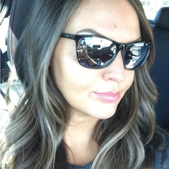 Meet your Posher, Heather - Picture 1 of 12